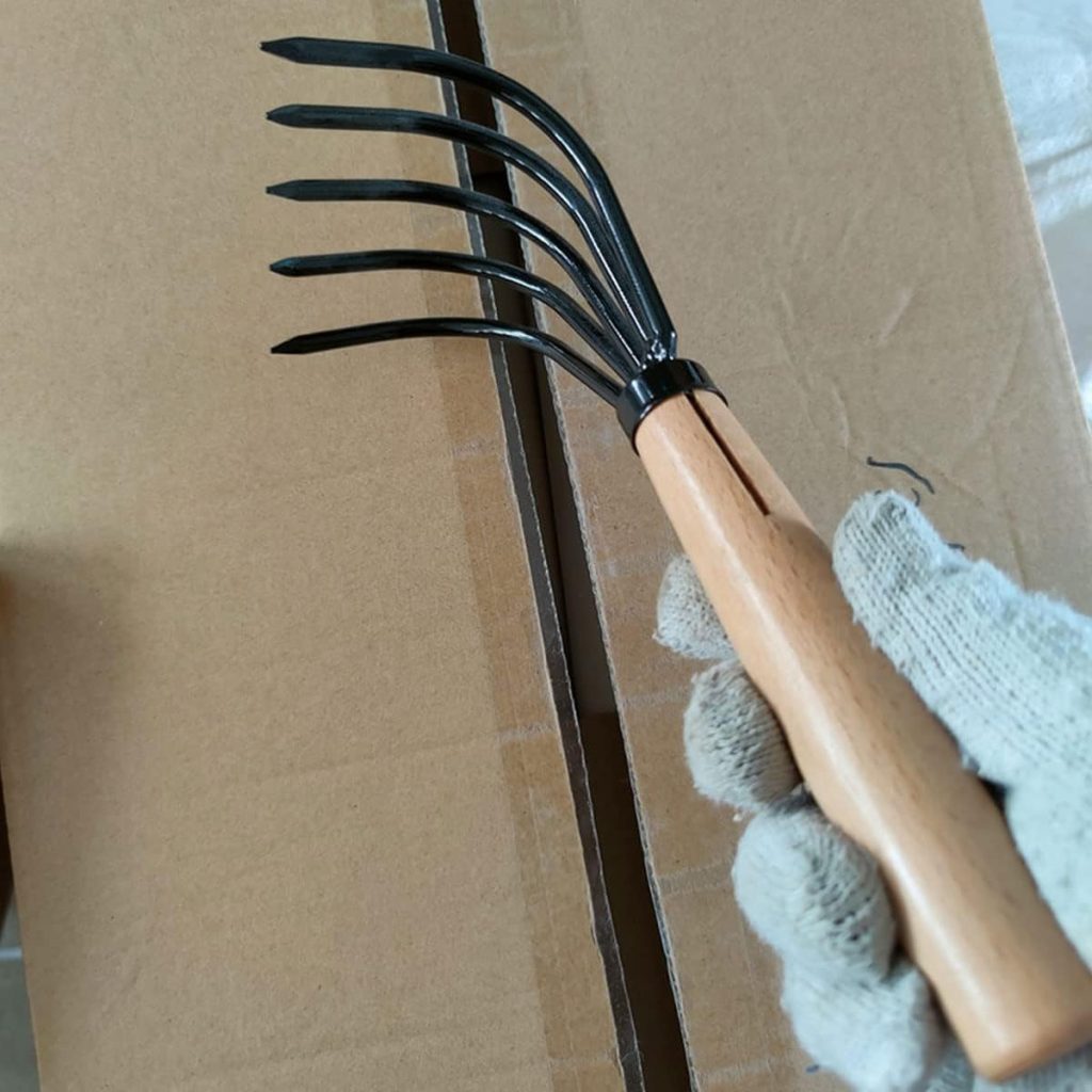 yescool Japanese Ninja Claw Rake and Cultivator